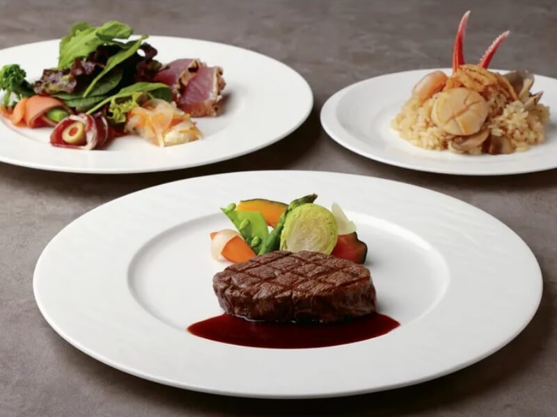 OSAKA光のルネサンス2025 リーガロイヤルホテル大阪のステーキディナーと イルミネーションクルーズ